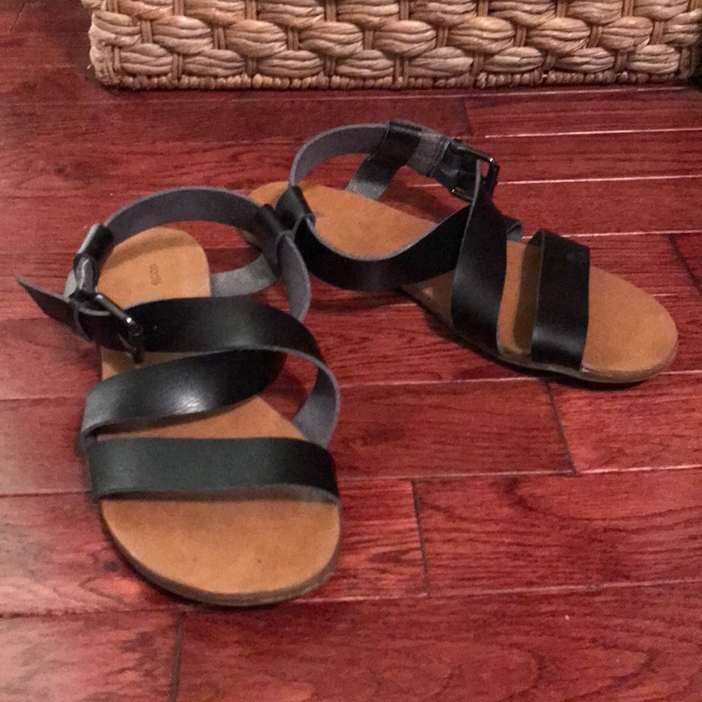 Ecote black sandals